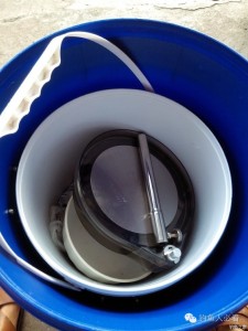 小桶防水涂料桶盖怎么打开	(小桶防水涂料桶盖怎么打开图解)